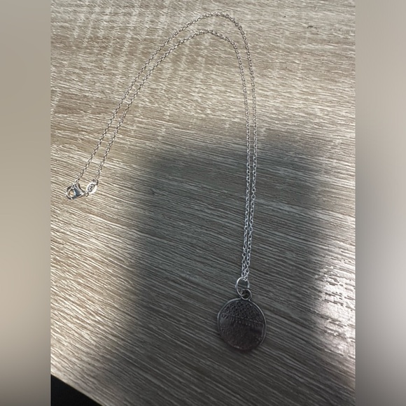 😍Reversible LV Pendent with 925 Silver Necklace😍 - Picture 5 of 10